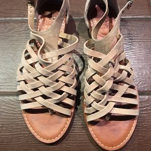 Vince Camuto Sandals shoes neutral size 8